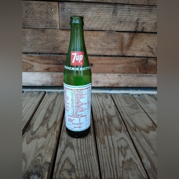 Vintage Indiana University Hurryin' Hoosiers Basketball 1972 7 Up Bottle - Picture 3 of 3